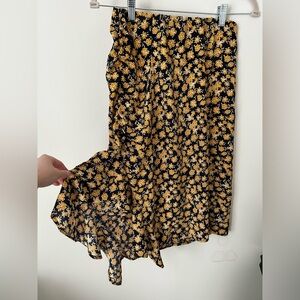 Code x Mode size XS. Navy and yellow floral midi skirt with ruffles.